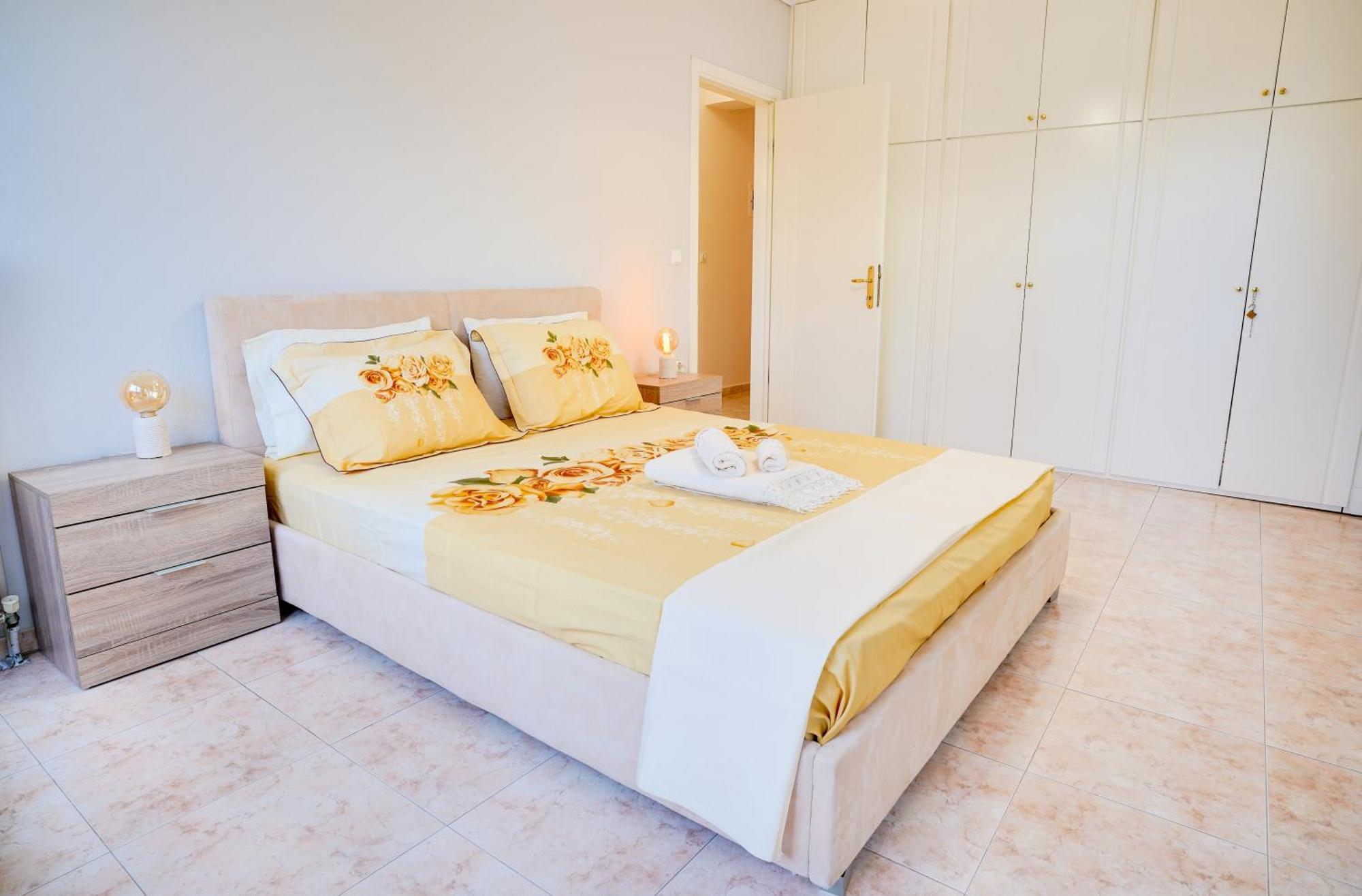 Lovely And Sunny Apartament 300M From Beach!! Peraía Esterno foto