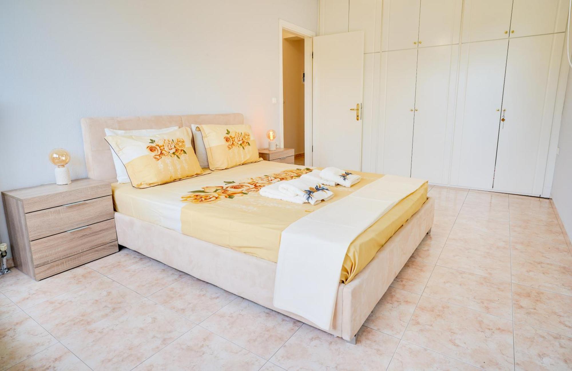 Lovely And Sunny Apartament 300M From Beach!! Peraía Esterno foto