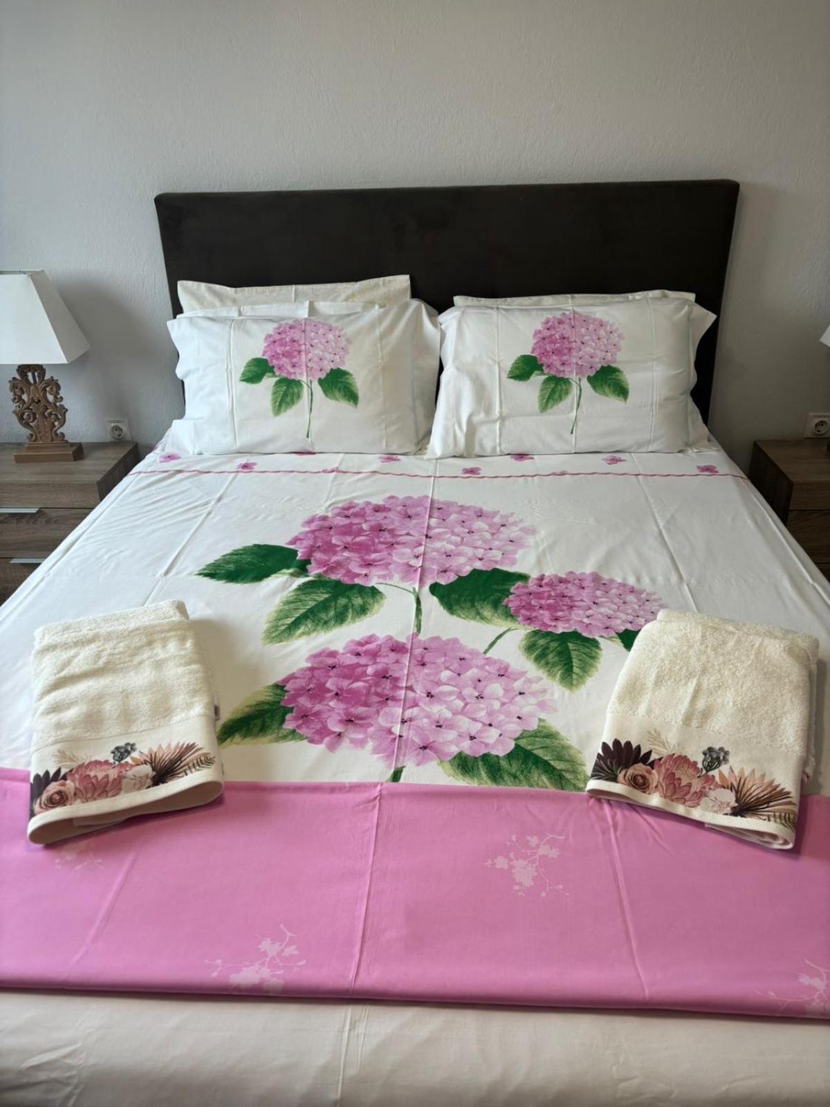 Lovely And Sunny Apartament 300M From Beach!! Peraía Esterno foto